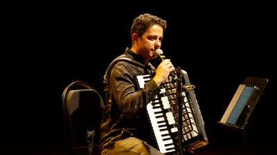 André Ribas apresenta seu primeiro álbum no espetáculo exibido no Cena Musical / Crédito: Divulgação / TV Brasil