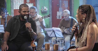 Arlindinho e Teresa Cristina no programa Samba na Gamboa / Crédito: Divulgação / TV Brasil