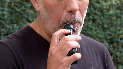 Caminhos da Reportagem, da TV Brasil, mostra o avanço dos cigarros eletrônicos no país