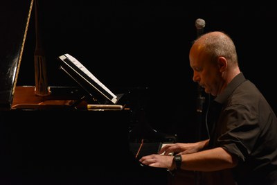 Pianista Helio Alves no Cena Musical, da TV Brasil / Crédito: Rossana Fraga / BNDES