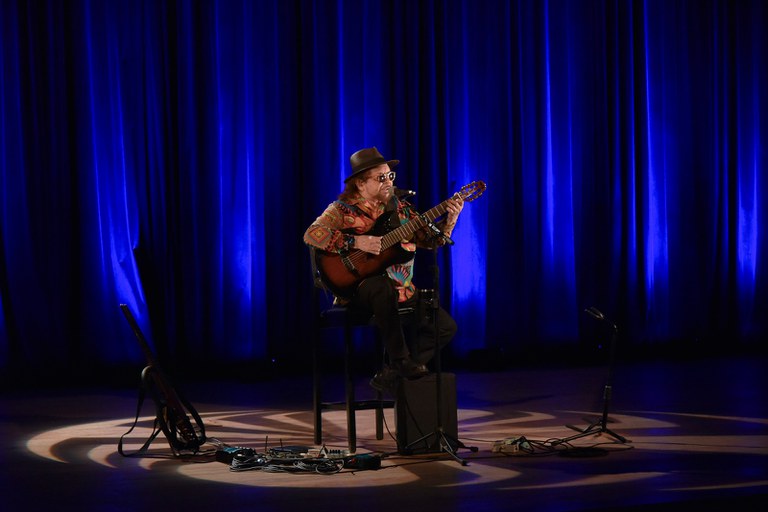 Cena_Musical_Geraldo_Azevedo_05_Credito_Rossana_Fraga_BNDES.jpg