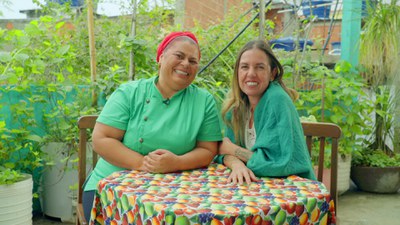 Apresentadora Regina Tchelly recebe chef Morena Leite no Xodó de Cozinha / Crédito: Divulgação / TV Brasil