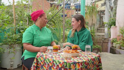 Apresentadora Regina Tchelly recebe chef Morena Leite no Xodó de Cozinha / Crédito: Divulgação / TV Brasil