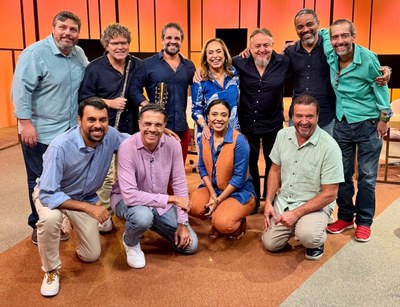 Cissa Guimarães e os convidados da edição especial sobre choro / Crédito: Raphael Lemos / TV Brasil