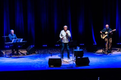 Danilo Caymmi e músicos no show "Andanças 50 anos" no Cena Musical, da TV Brasil / Crédito: André Telles / Espaço Cultural BNDES