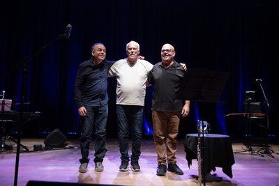 Danilo Caymmi e músicos no show "Andanças 50 anos" no Cena Musical, da TV Brasil / Crédito: André Telles / Espaço Cultural BNDES