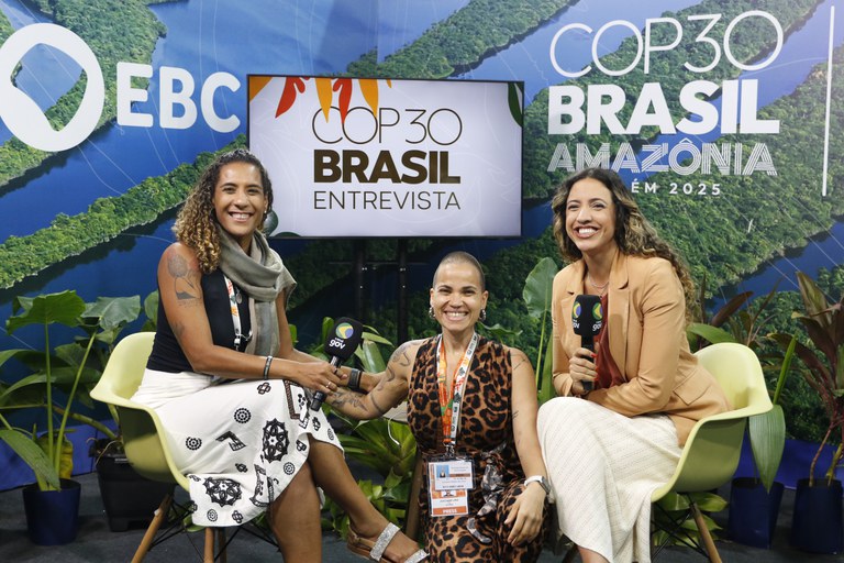 No estúdio de TV da EBC na Zona Azul da COP30 passaram dezenas de autoridades, entre elas, a ministra da Igualdade Racial, Anielle Franco. Foto: Bruno Peres/Agência Brasil