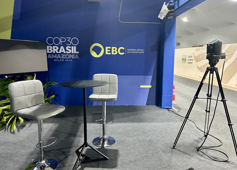 Estúdio da EBC preparado para entradas ao vivo e entrevistas de dentro da Blue Zone. Foto: Divulgação Estúdio da EBC preparado para entradas ao vivo e entrevistas de dentro da Blue Zone. Foto: Divulgação