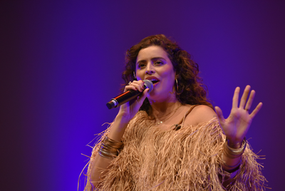 Multiartista Natascha Falcão se apresenta no Cena Musical, da TV Brasil