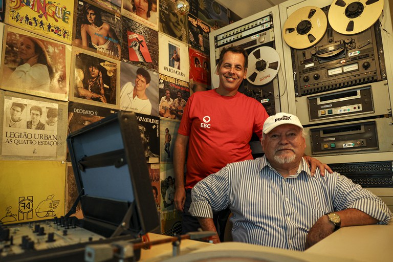 Com apresentação de Gilberto Carvalho e sonoplastia de Messias Melo, Roda de Samba estreia nova temporada na Rádio Nacional. Foto: Marcelo Camargo/Agência Brasil