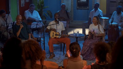 Mateus Professor e Rogério Família com Teresa Cristina no Samba na Gamboa / Crédito: Divulgação / TV Brasil
