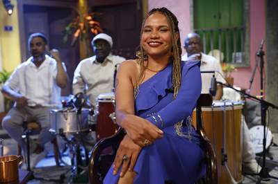 Teresa Cristina comanda a roda de samba do canal público / Crédito: Divulgação / TV Brasil