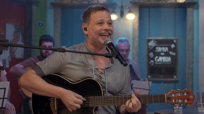 Moyseis Marques canta Chico Buarque no programa Samba na Gamboa / Crédito: Divulgação / TV Brasil
