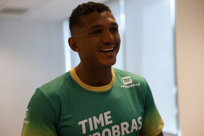 Canoista Isaquias Queiroz particida do bate-papo da TV Brasil / Crédito: Fernando Frazão / Agência Brasil