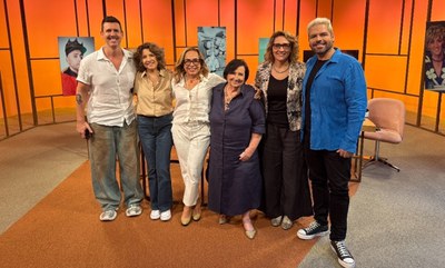 Cissa Guimarães e convidados do especial sobre Paulo Gustavo no Sem Censura / Crédito: Raphael Lemos / TV Brasil