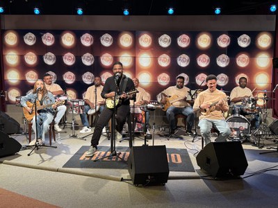 Arlindinho no palco do Sem Censura / Crédito: Rodrigo Peixoto / TV Brasil
