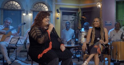 Cantora Simone Mazzer e apresentadora Teresa Cristina no Samba na Gamboa / Crédito: Divulgação / TV Brasil