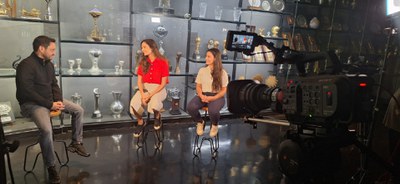 Técnico Arthur Elias e jornalistas Marília Arrigoni e Brenda Balbi / Crédito: Divulgação / TV Brasil