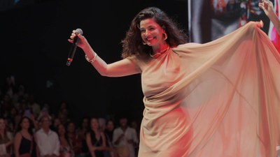 Emanuelle Araújo canta hits de Gal Costa / Crédito: Divulgação / TV Brasil Emanuelle Araújo canta hits de Gal Costa / Crédito: Divulgação / TV Brasil