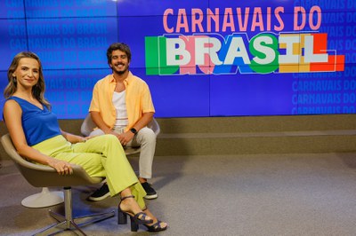 Flávia Grossi e Bruno Barros apresentam o Desfile das Campeãs na TV Brasil / Crédito:  Fernando Frazão / Agência Brasi