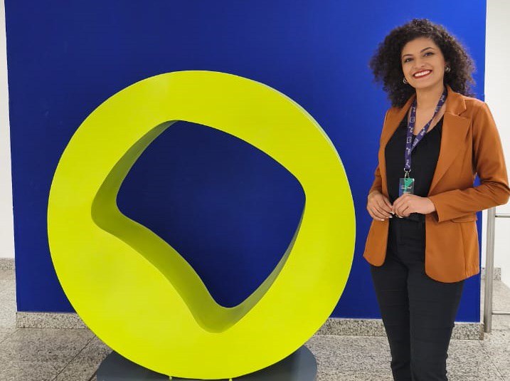 Janaína na sede da EBC, em Brasília. Foto: Arquivo Pessoal Janaína na sede da EBC, em Brasília. Foto: Arquivo Pessoal
