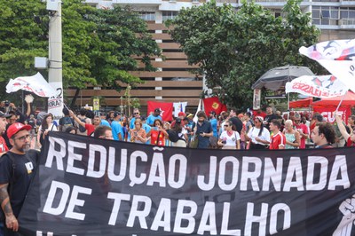 Caminhos da Reportagem debate impactos da escala 6x1 no Brasil