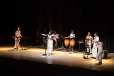 Cena Musical, da TV Brasil, exibe show inédito da cantora e compositora Rúbia Divino nesta terça (22/9)