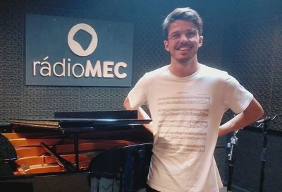 Pianista Martim Almeida é o convidado do programa Sala de Concerto nesta sexta (23)