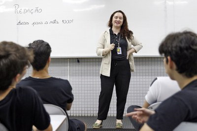 Professora em sala de aula em Brasília / Crédito: Bruno Peres / Agência Brasil Professora em sala de aula em Brasília / Crédito: Bruno Peres / Agência Brasil