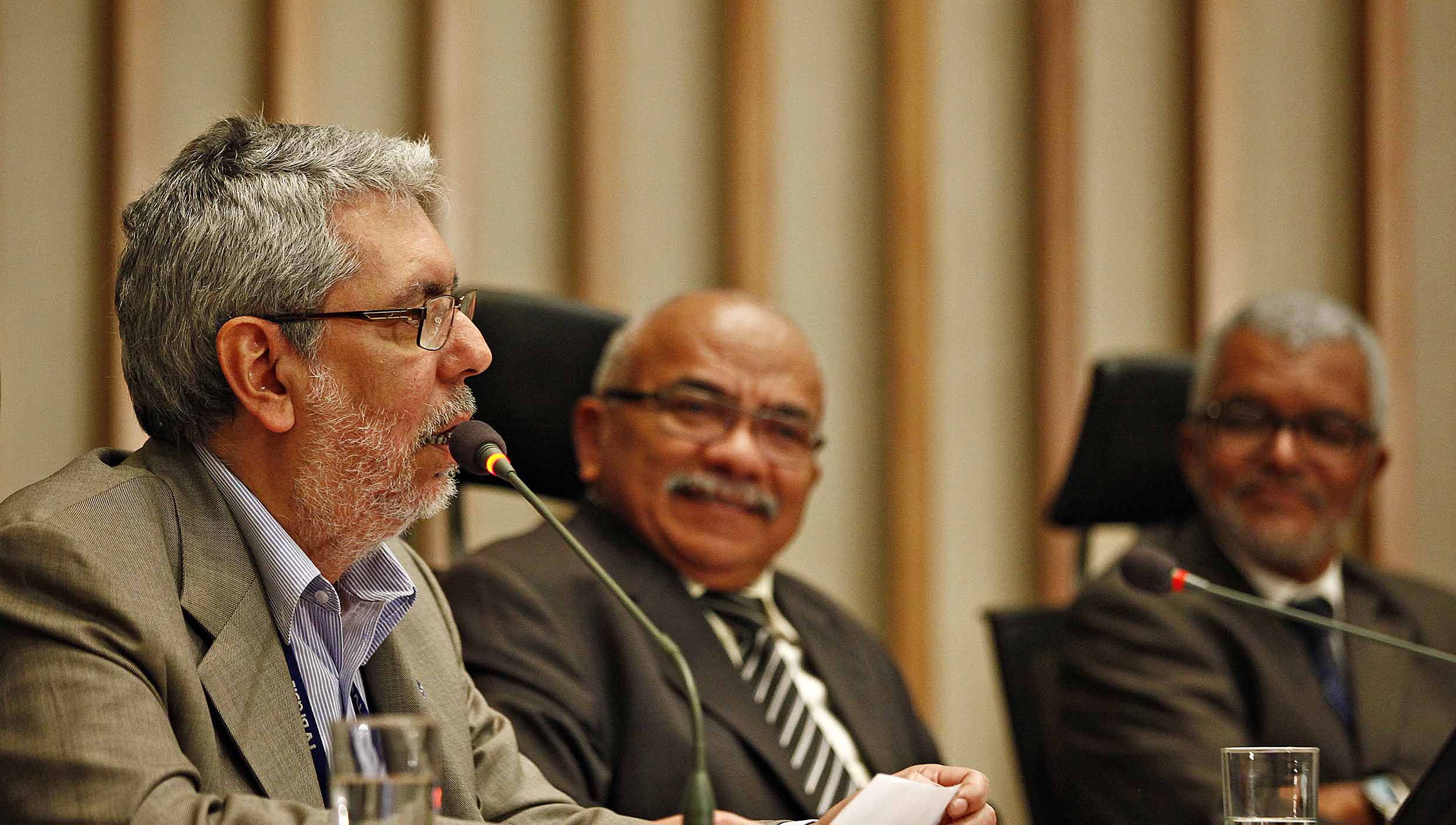 O presidente da EBC, Ricardo Melo, o deputado Chico Vigilante, e o gerente - executivo das Rádios EBC, Valter Lima 