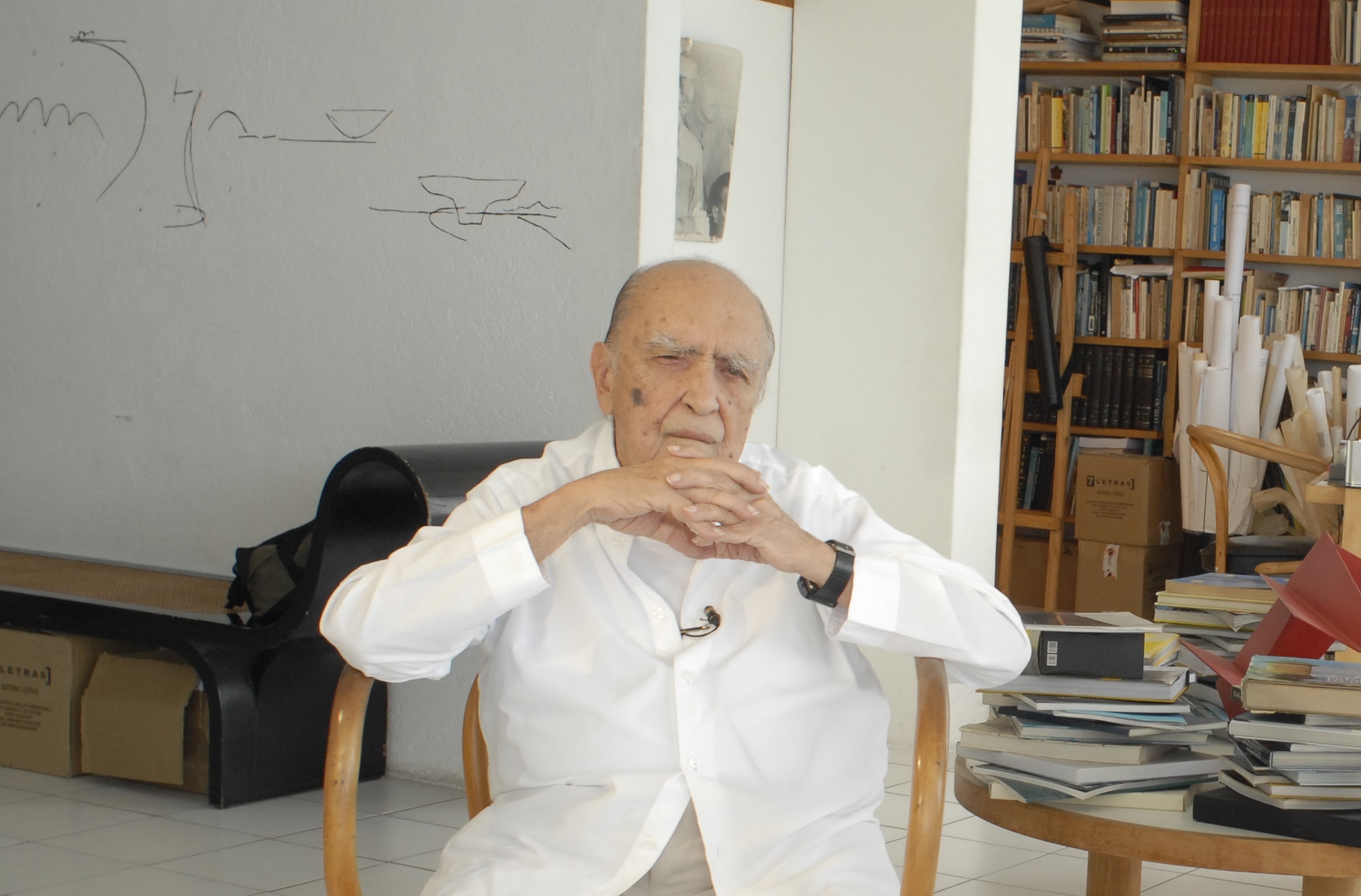 O arquiteto Oscar Niemeyer é um dos entrevistados no documentário